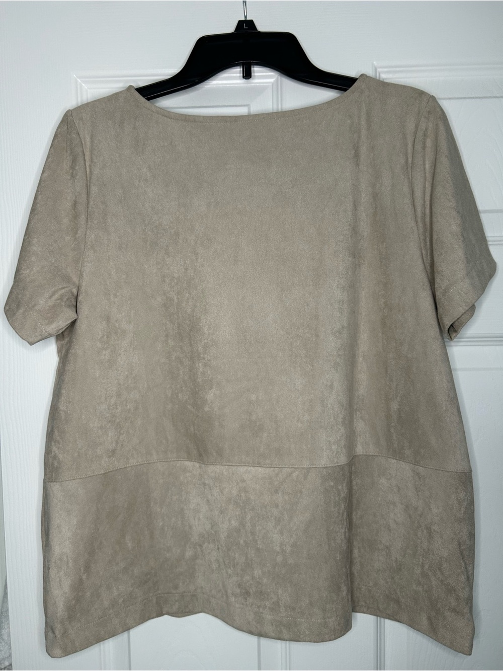 J. Jill Short-Sleeve Suede-Look Pocket Top in Taupe - Picture 5 of 6
